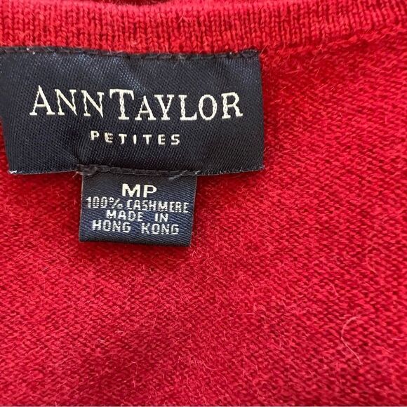 Vintage Ann Taylor Petites Cashmere V Neck Long Sleeve Sweater Made in Hong Kong - Picture 6 of 6
